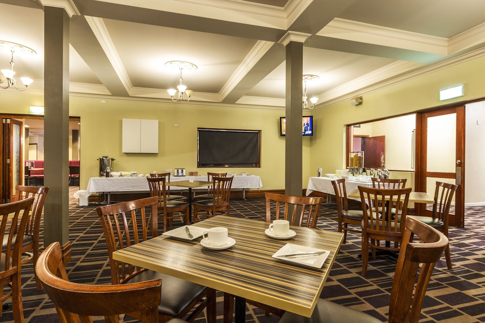 BOOMERANG HOTEL 35/48