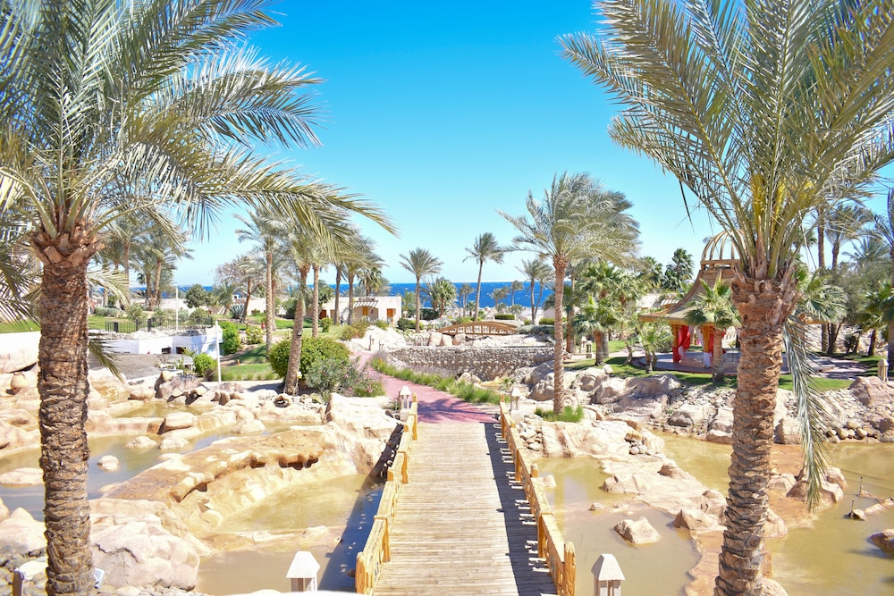 Parrotel Beach Resort 52/58