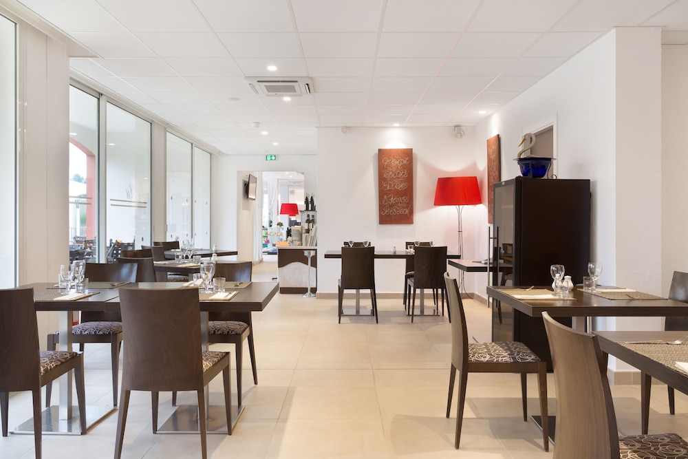 Le Club Mougins 33/50