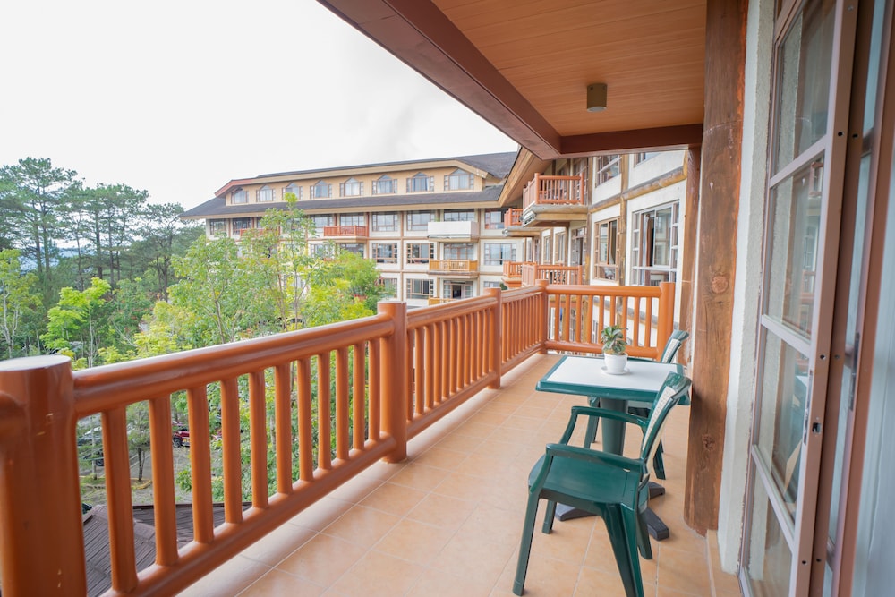 The Forest Lodge At Camp John Hay 74/75