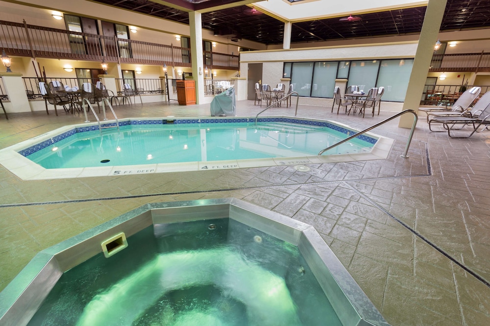 Pear Tree Inn St. Louis Convention Center 24/50