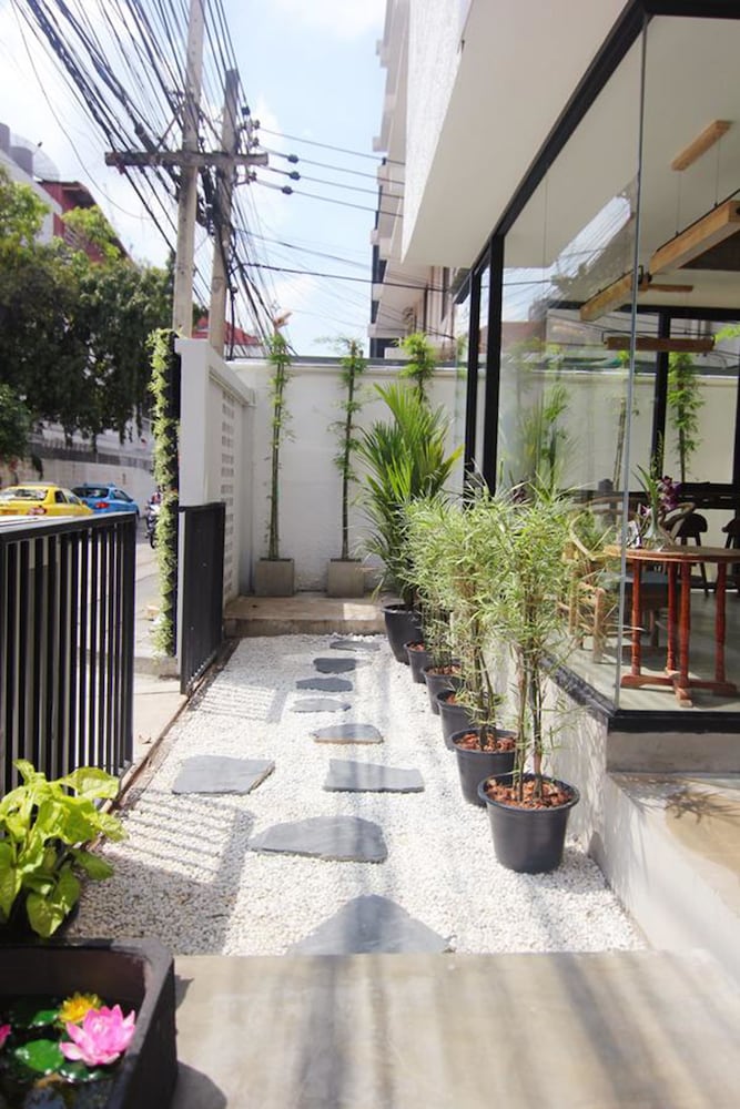 Yolo Bangkok Boutique Hotel 43/50