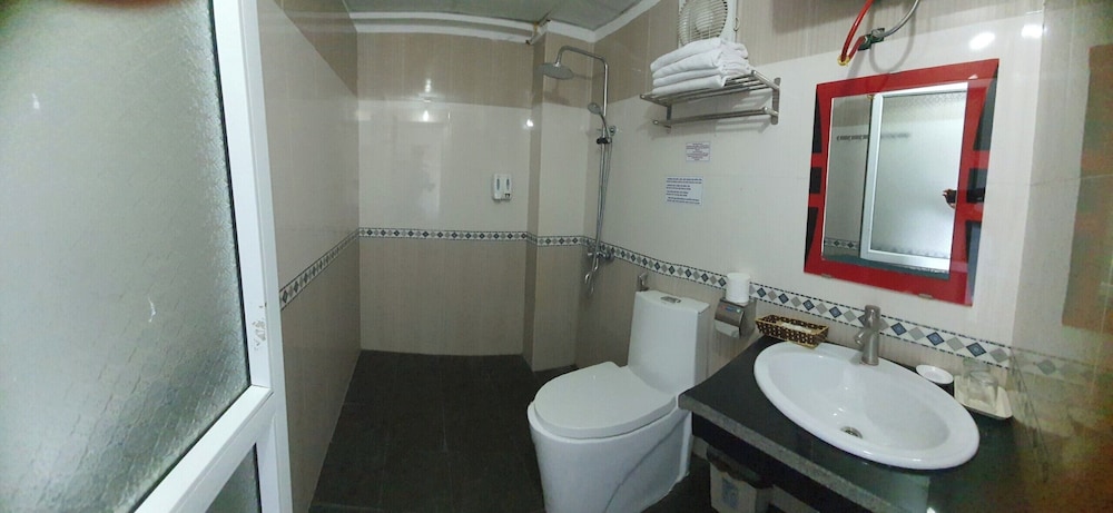 Phuong Nam Mountain View Hotel 33/35