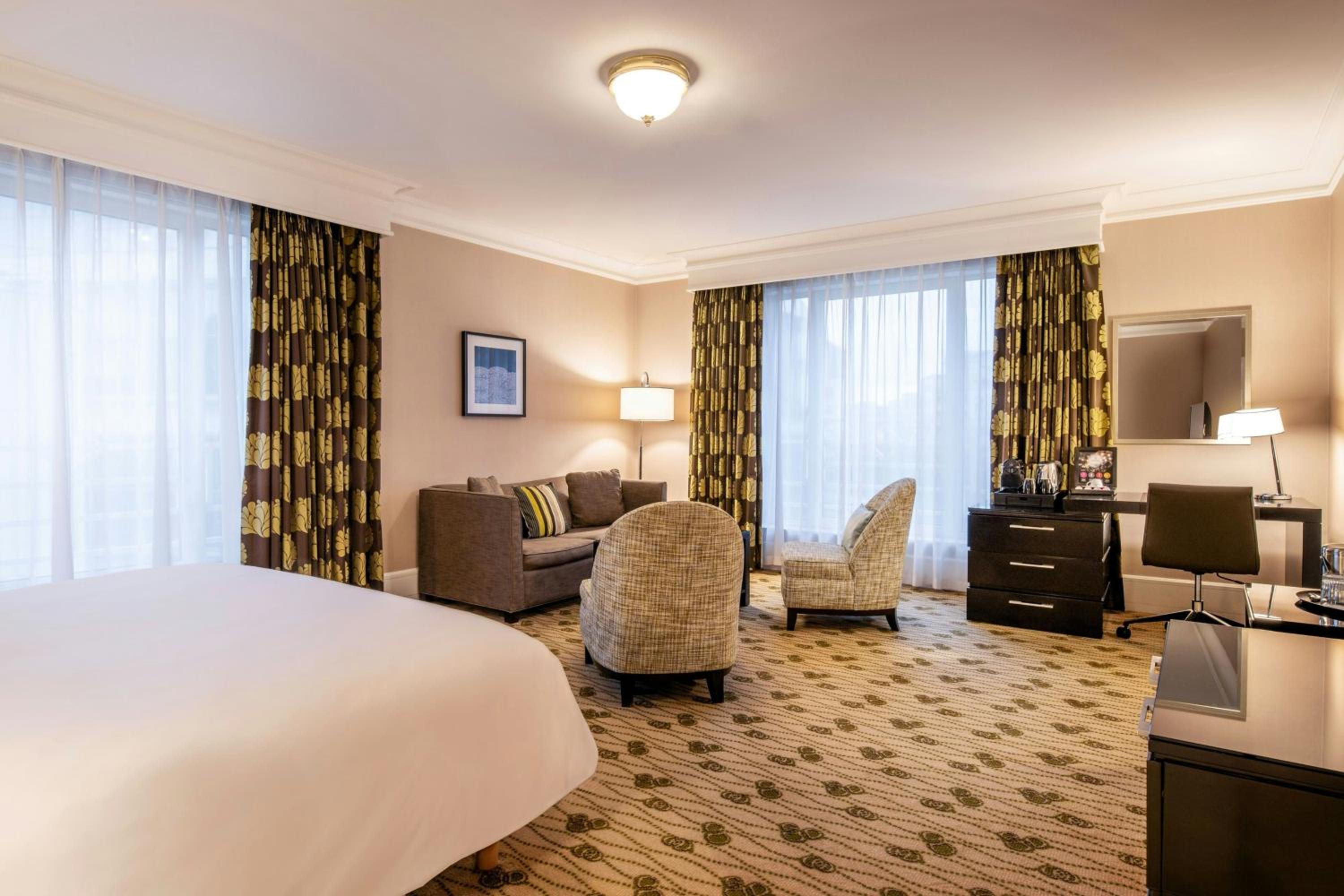 Junior Suite, King Bed, Sofa