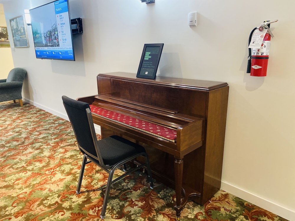 Robin Hood Inn & Suites 45/59