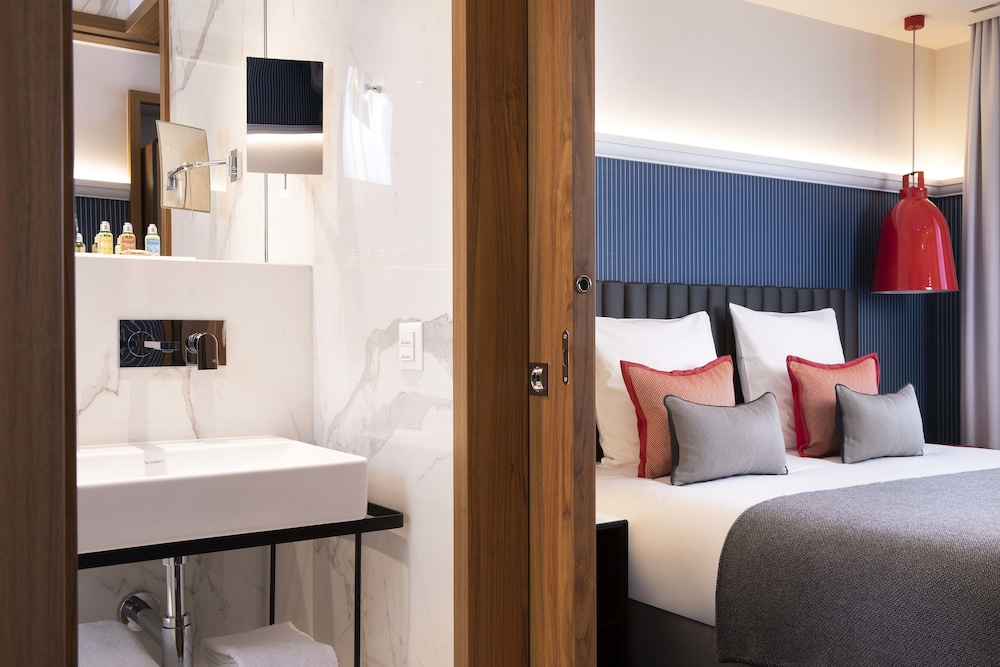 Hotel D Geneva 4/29