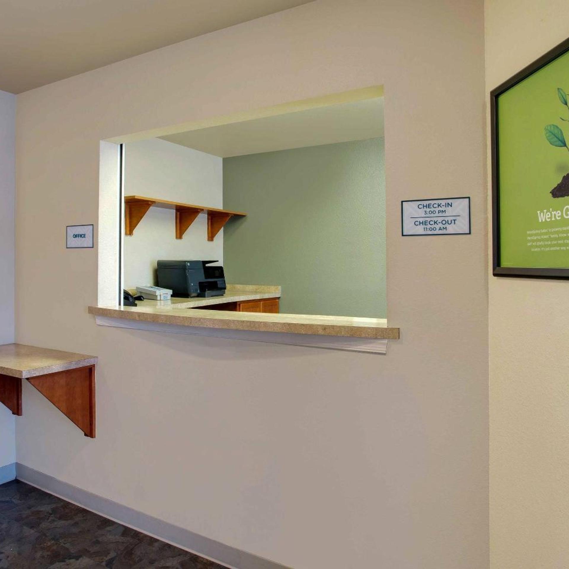 WoodSpring Suites Washington DC Andrews AFB 8/25
