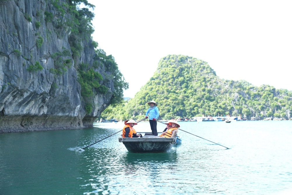 Paradise Grand Cruise – Lan Ha Bay 54/65