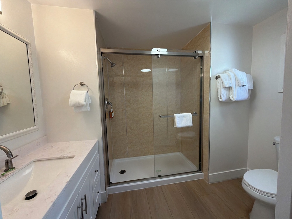 Carmel Resort Inn 72/72