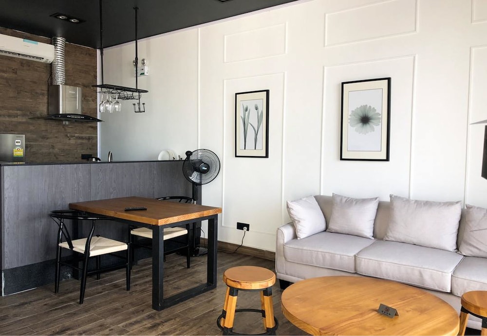 White Boutique Hotel and Residences 56/72