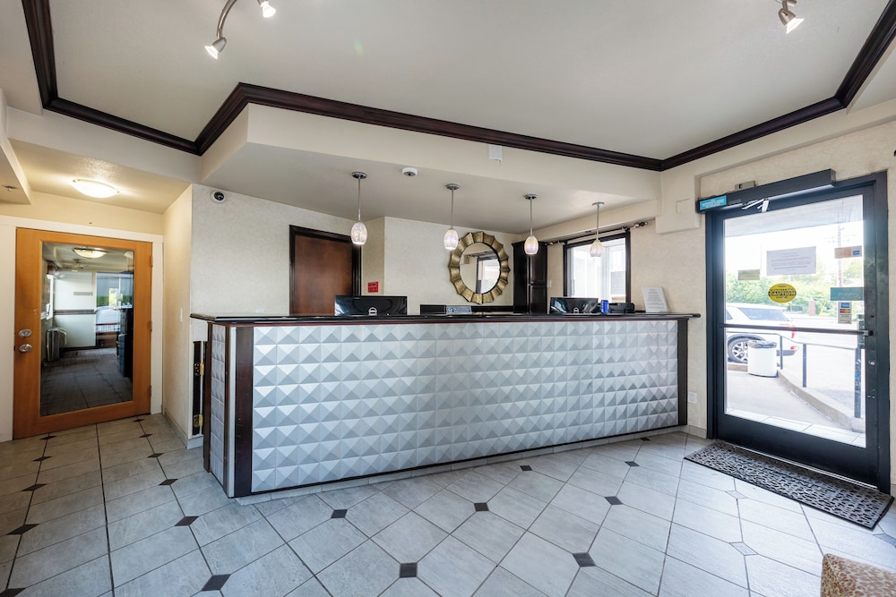 District Hotel 6/50