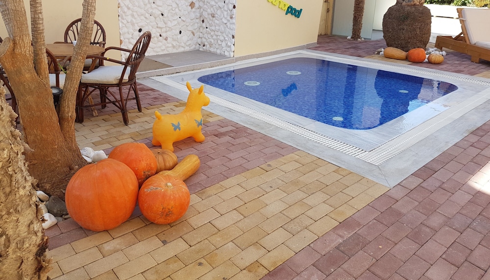 Galazio Beach Resort 46/68