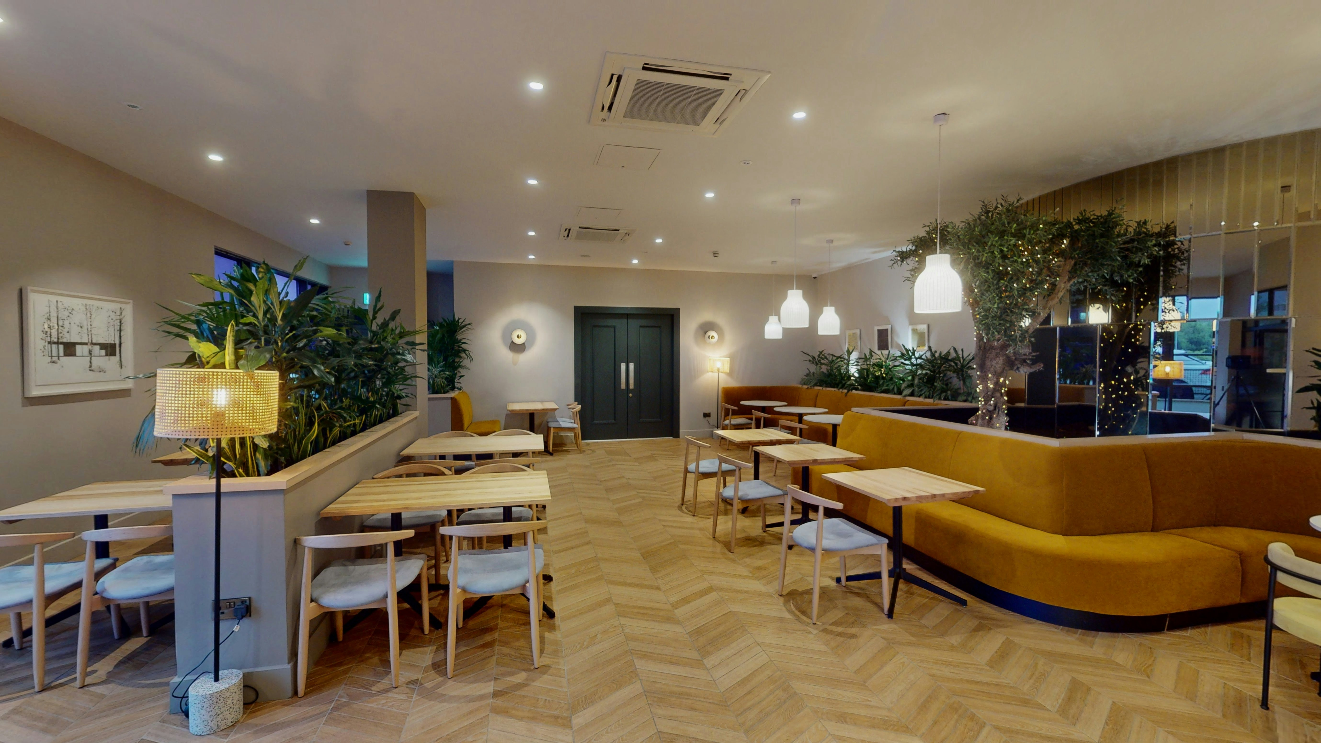 Clayton Hotel Dublin Airport Central 48/72