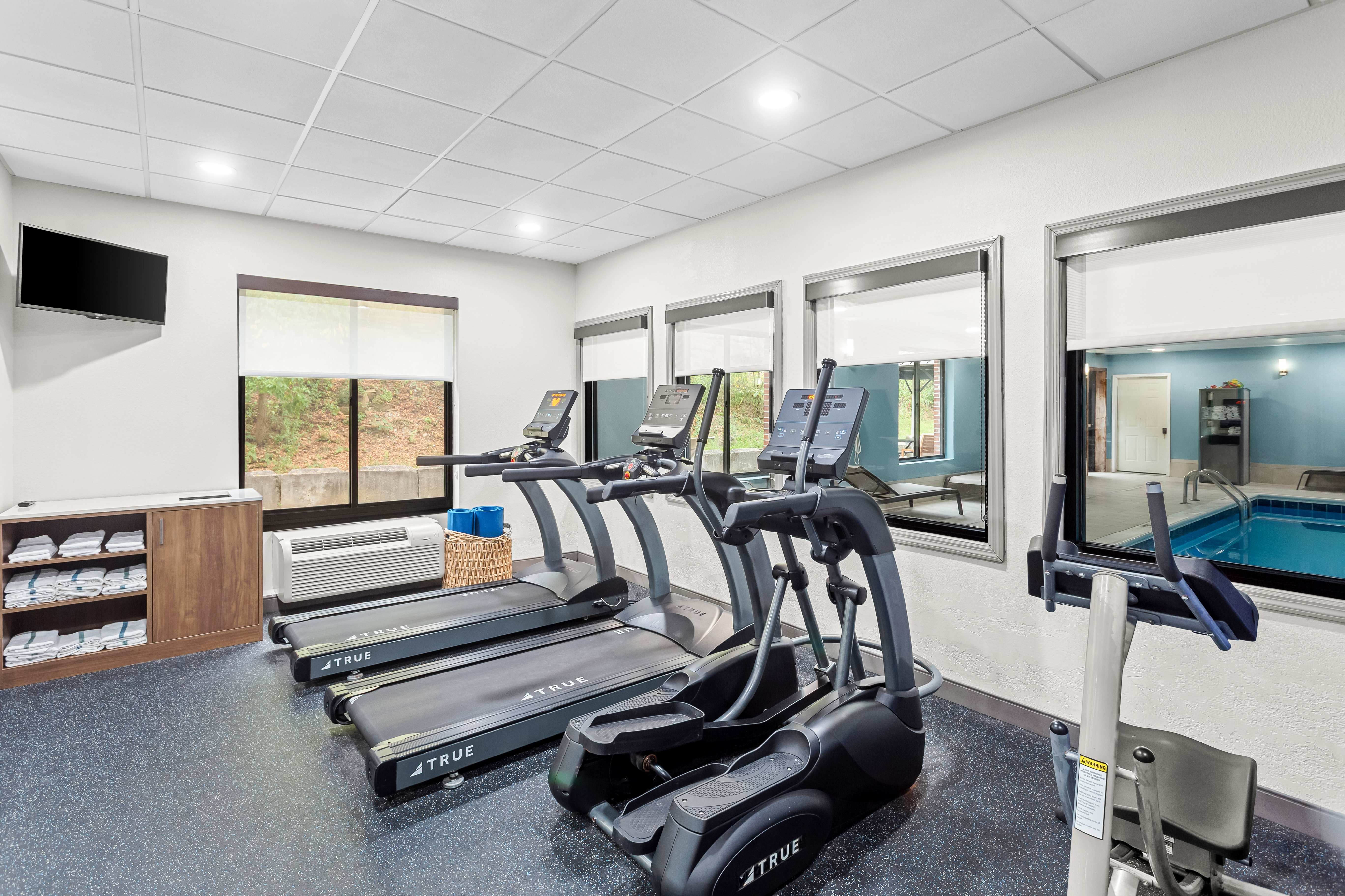 Holiday Inn Express Hotel & Suites Cross Lanes 47/75