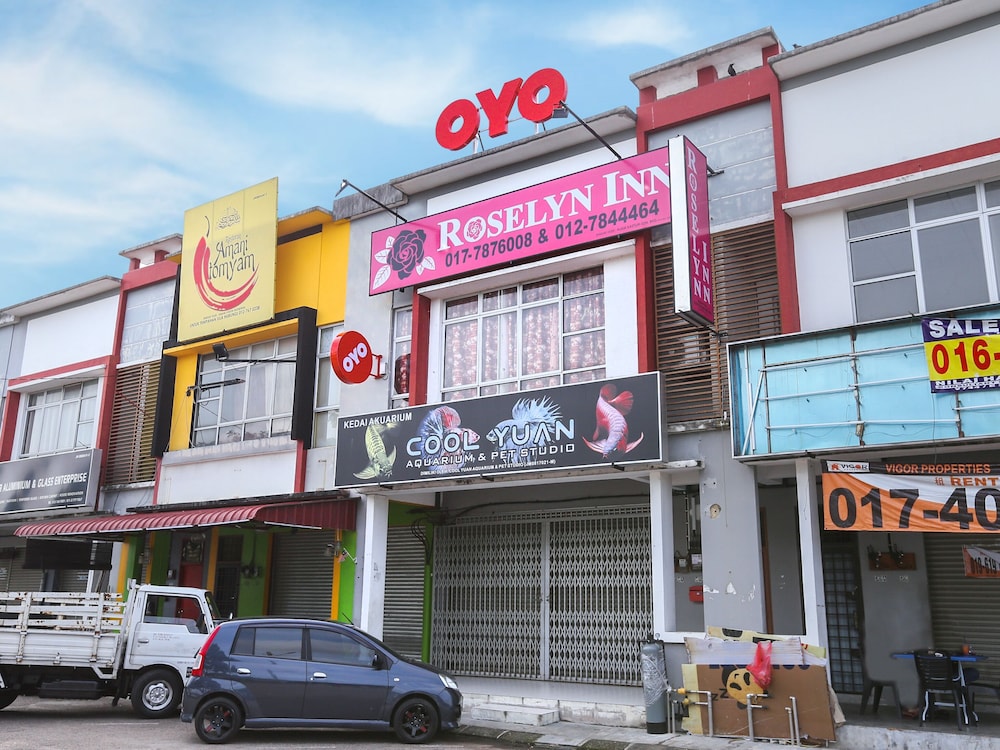 OYO 90090 Roselyn Inn 2 23/27