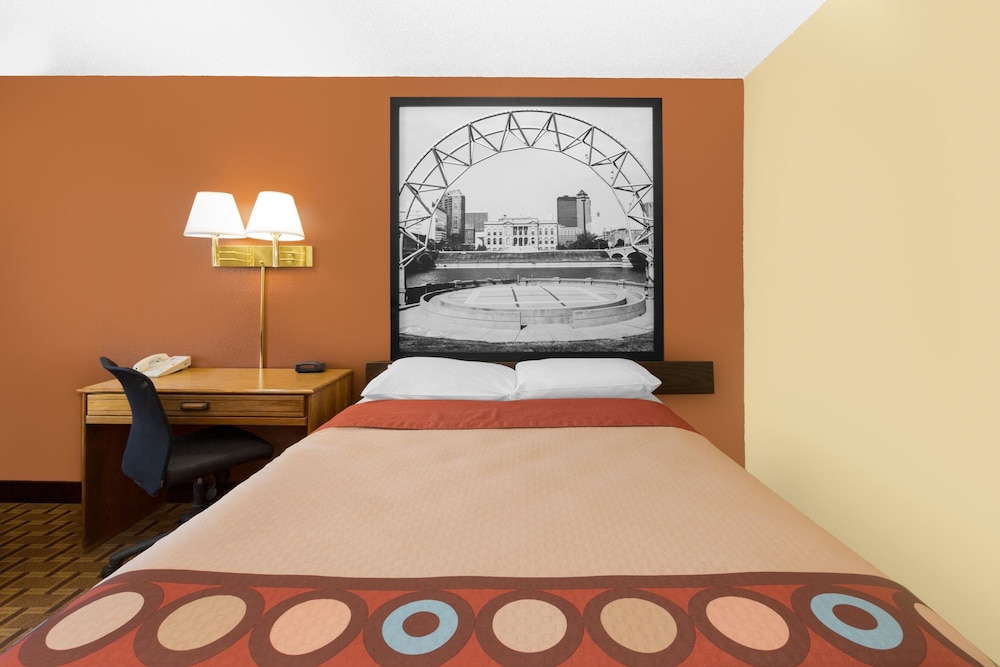 Super 8 Motel Boone 19/26