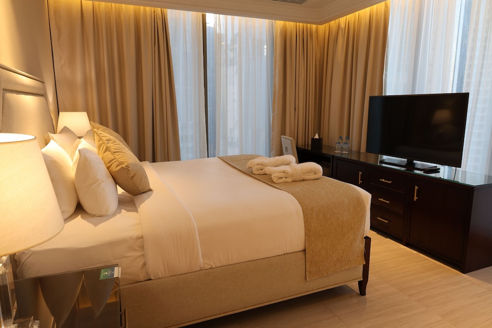 Westpac Hotel & Suites 10/21