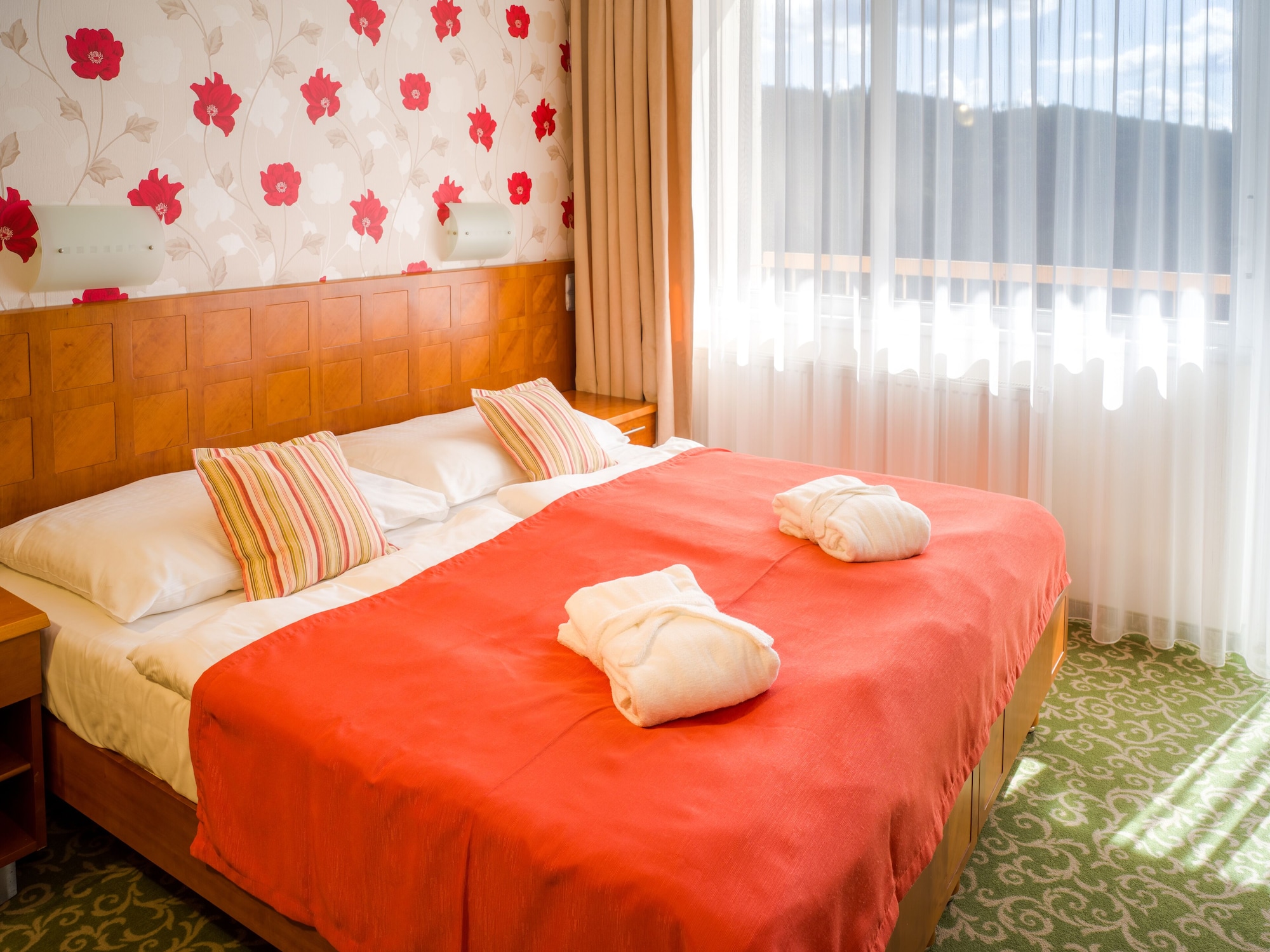 ROOM, QUADRUPLE