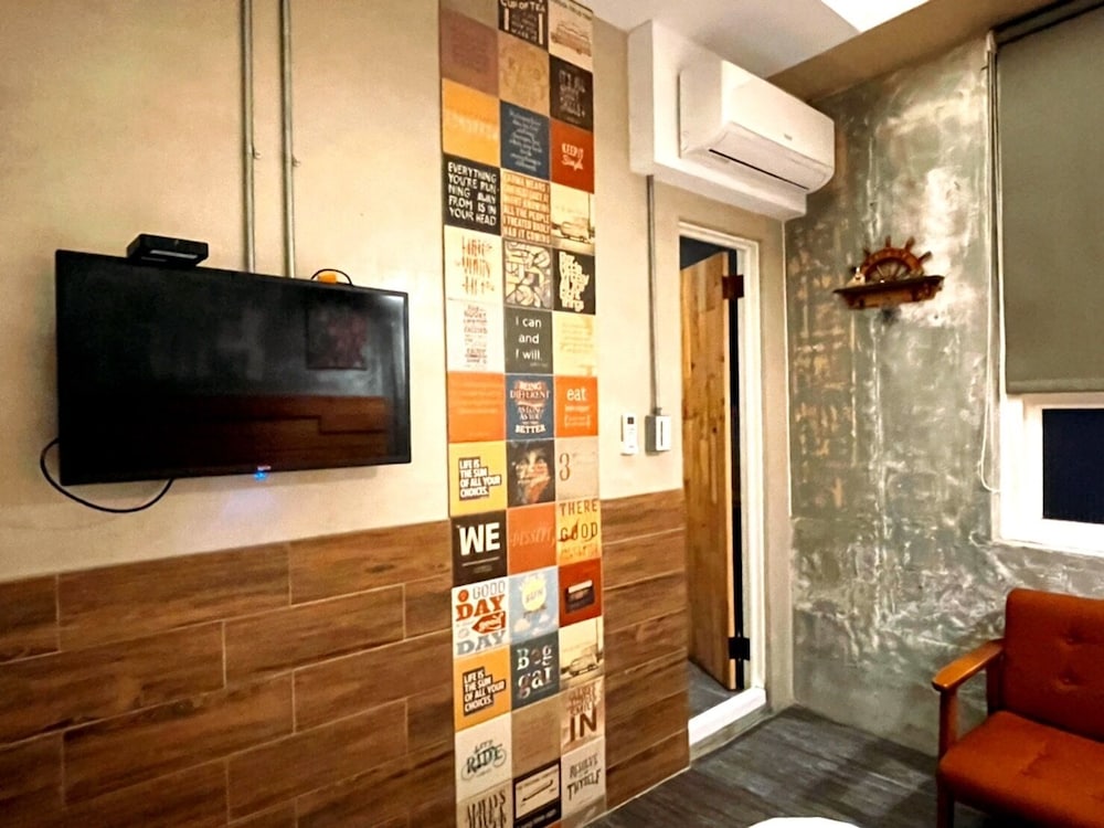 Ph Hostel 11/72