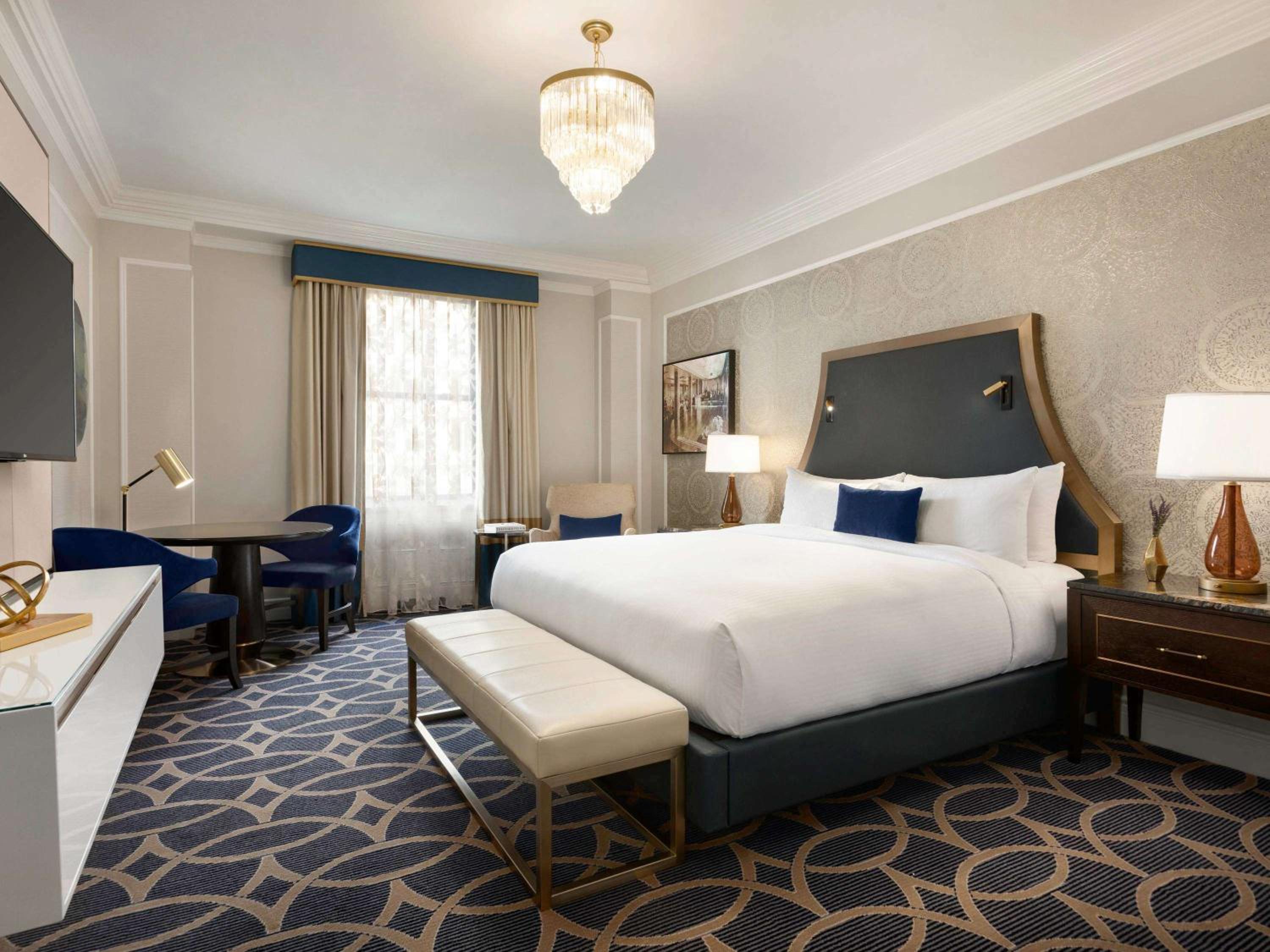 Fairmont Gold, Queen Bed