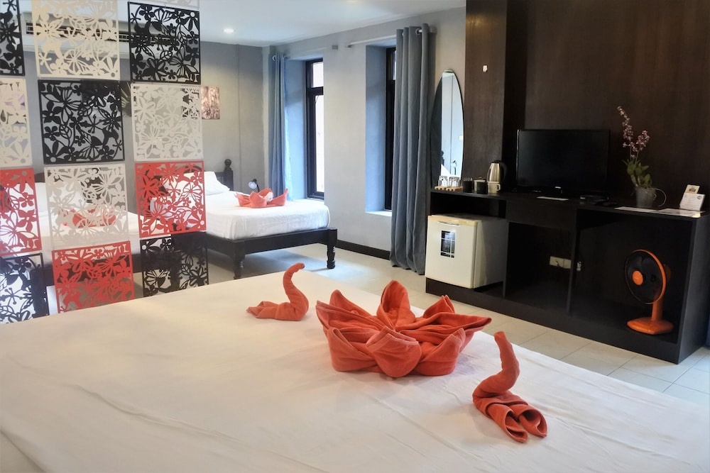 Hi Karon Beach Hotel 9/50