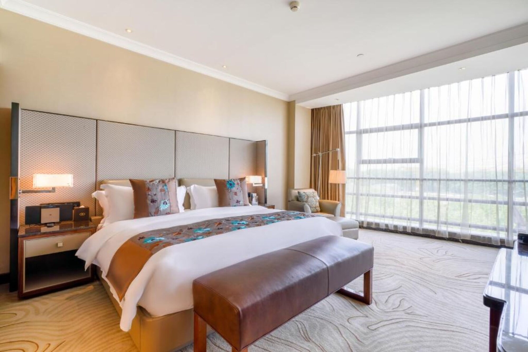 PRESTIGE, SUITE, KING BED
