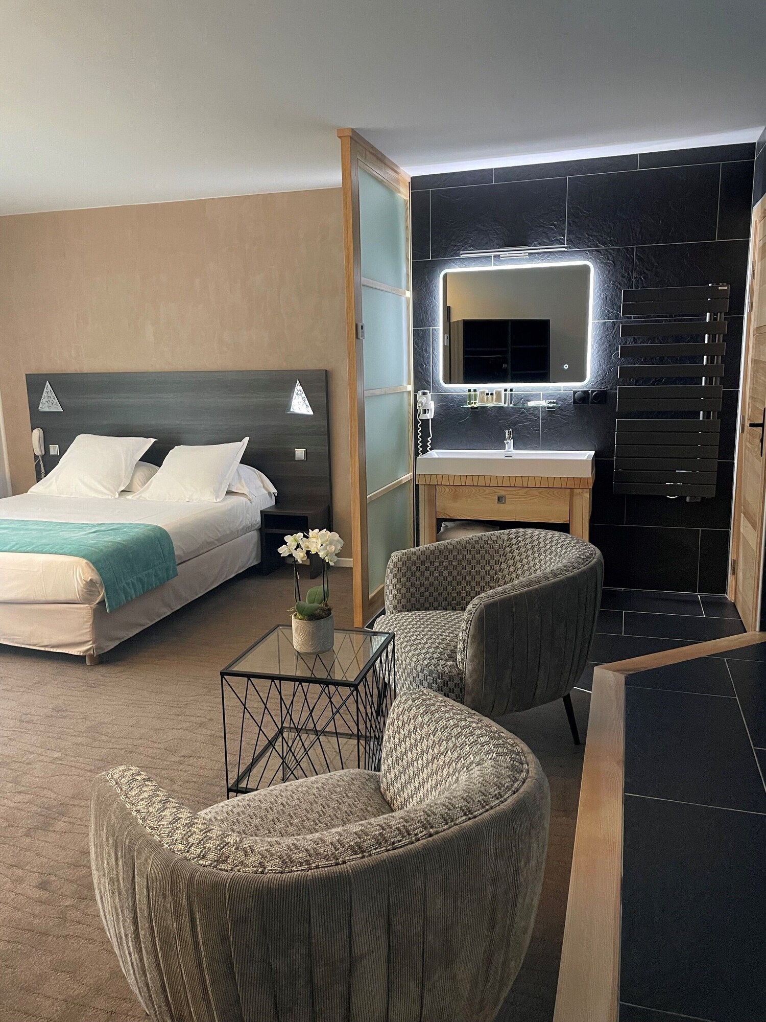 Duo, Suite, Queen Bed, Sofa, Balcony