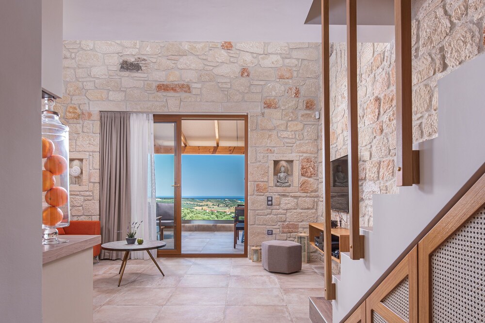 Mint Retreat Suites 8/42