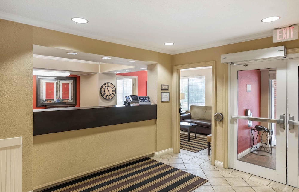 Lobby at Studio 6 Extended Stay Milwaukee Brookfield WI, BROOKFIELD - WI