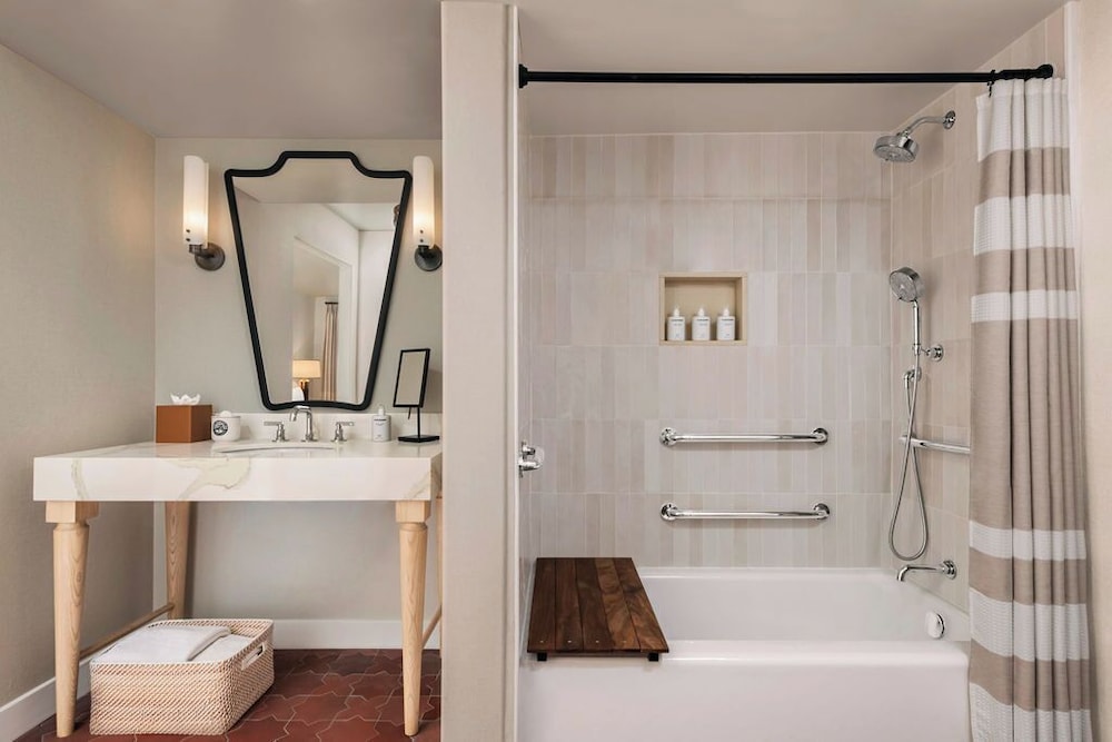Garden, Deluxe, King Bed, Accessible، Paso Robles Inn 2/2