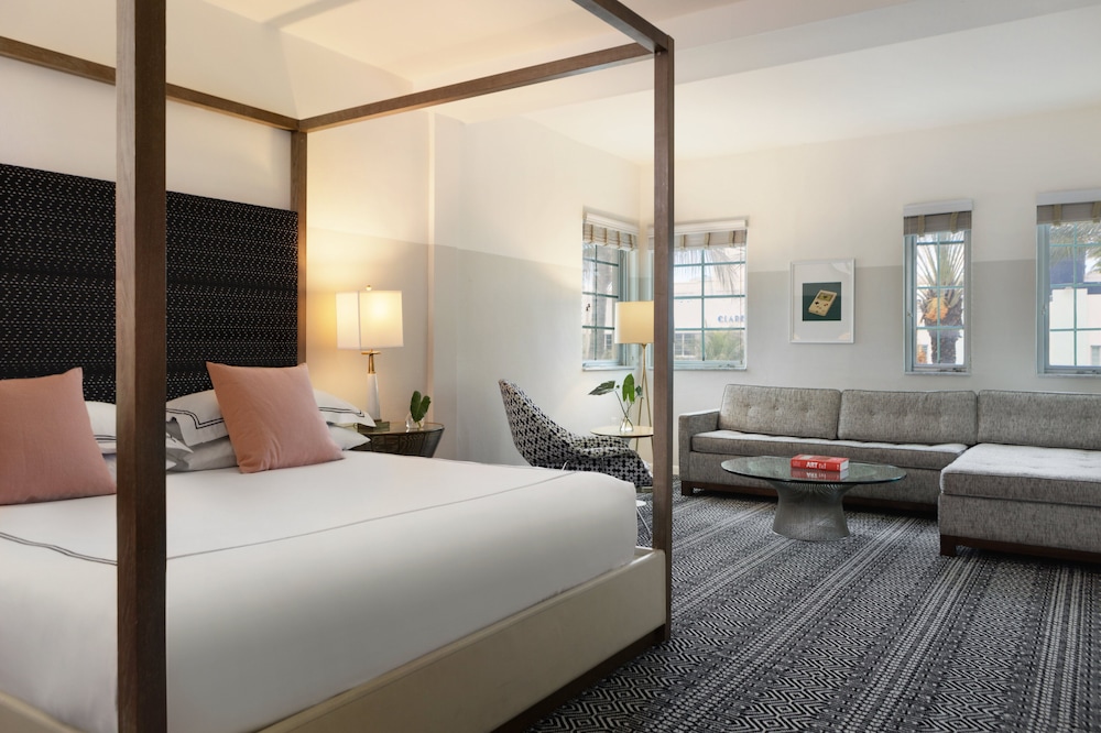 Kimpton Surfcomber Hotel 33/80