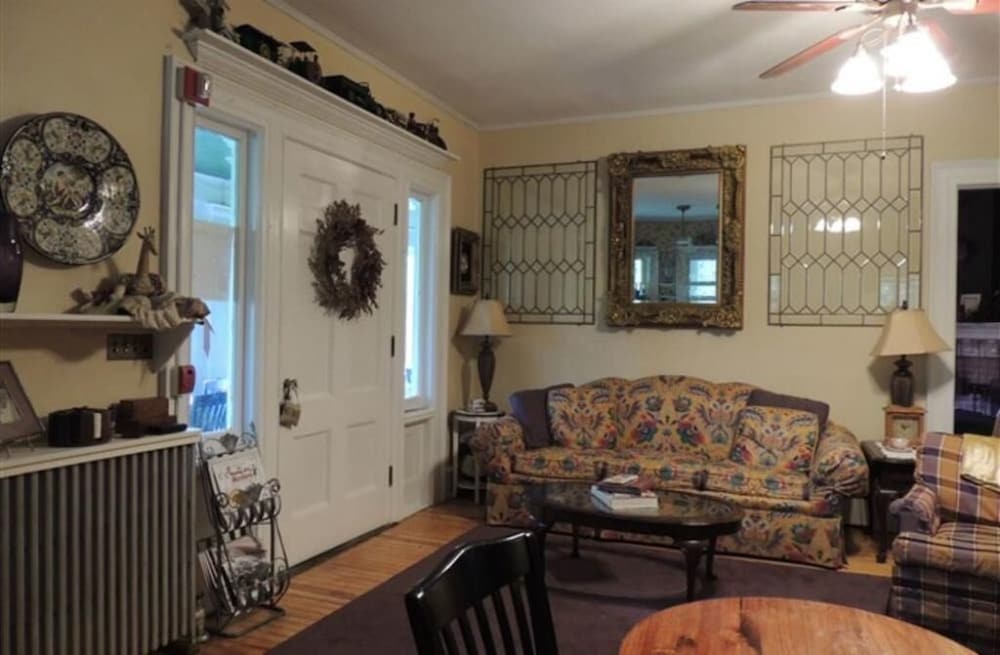 Brookview Manor Inn of the Poconos 31/51