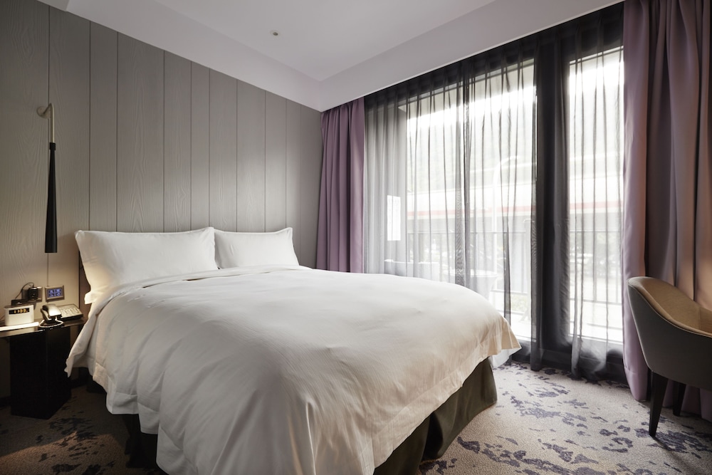 DELUXE, DOUBLE BED, BALCONY