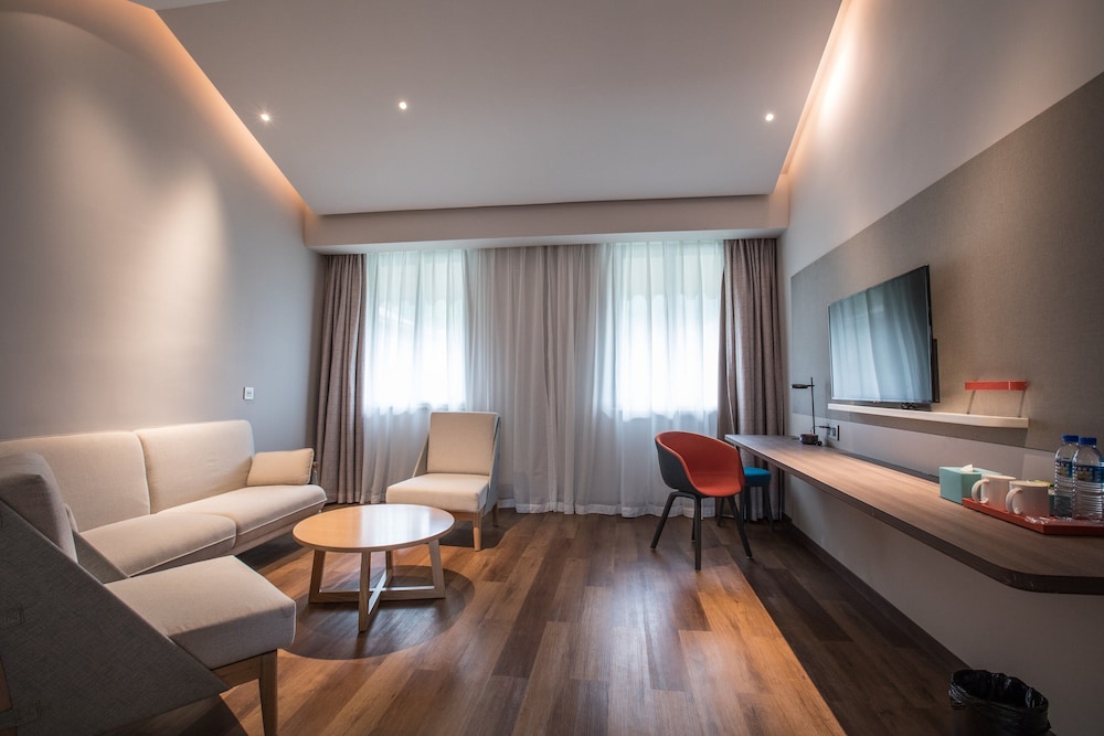 Holiday Inn Express Guizhou Qinglong 19/43