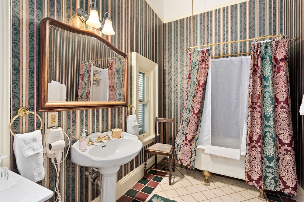The Gables Wine Country Inn 44/50