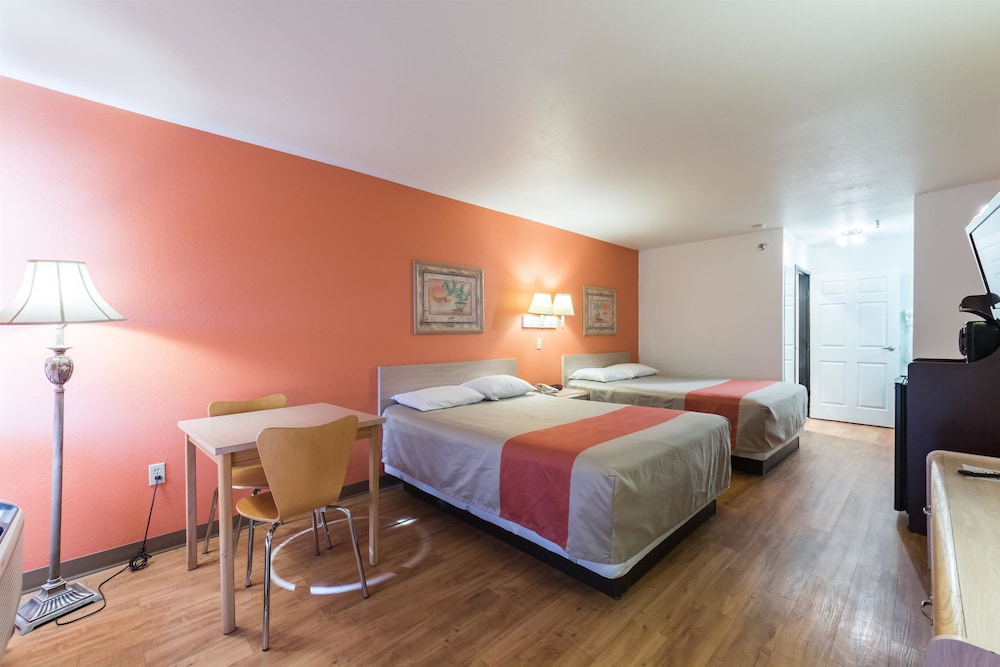 Quality Inn & Suites Junction, TX 13/30