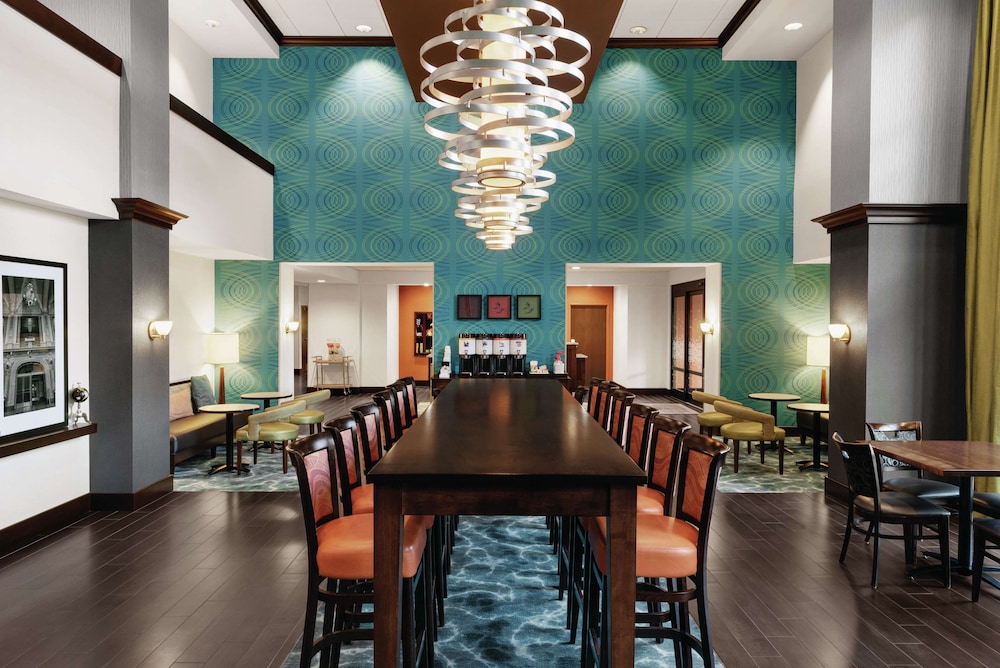 Hampton Inn Suites Mishawaka S Bend At Heritage Square In 46/61