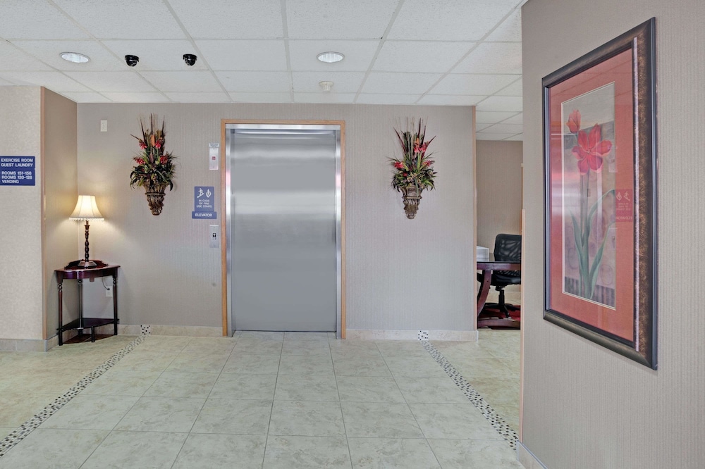 Microtel Inn & Suites By Wyndham Charleston Wv 6/37