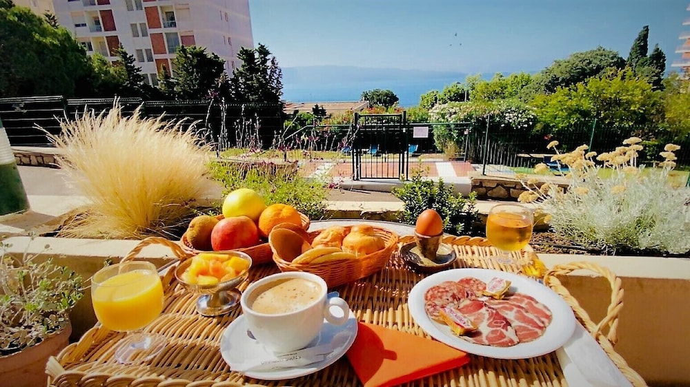 Sun Beach Hotel 35/50