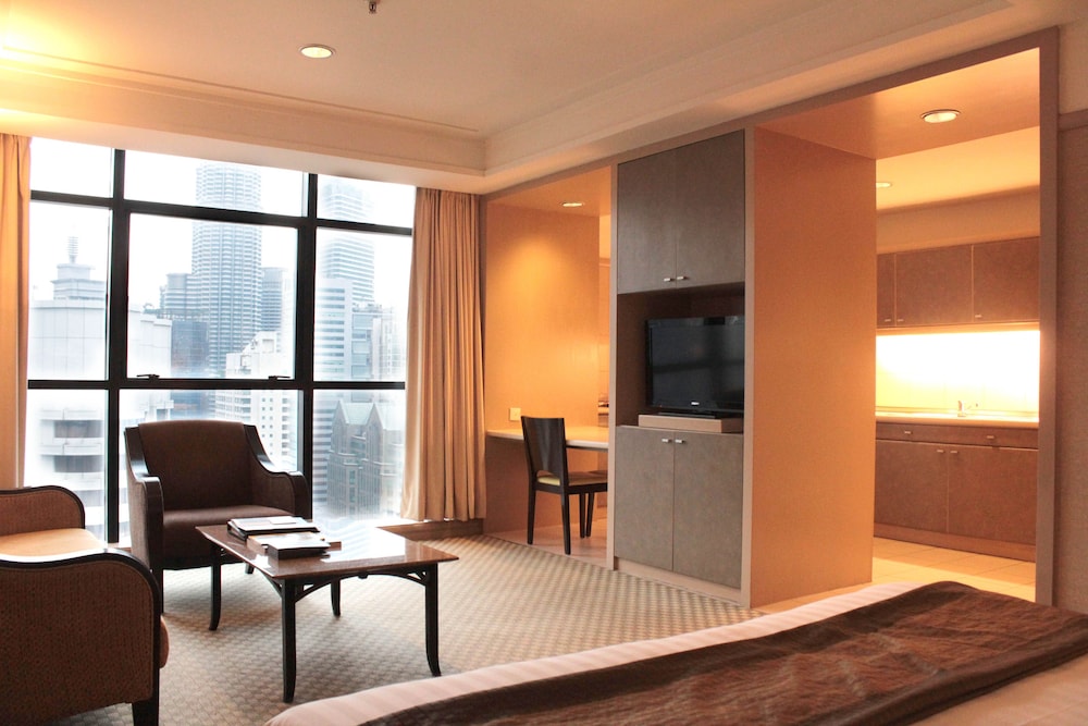 Pacific Regency Hotel Suites 57/70