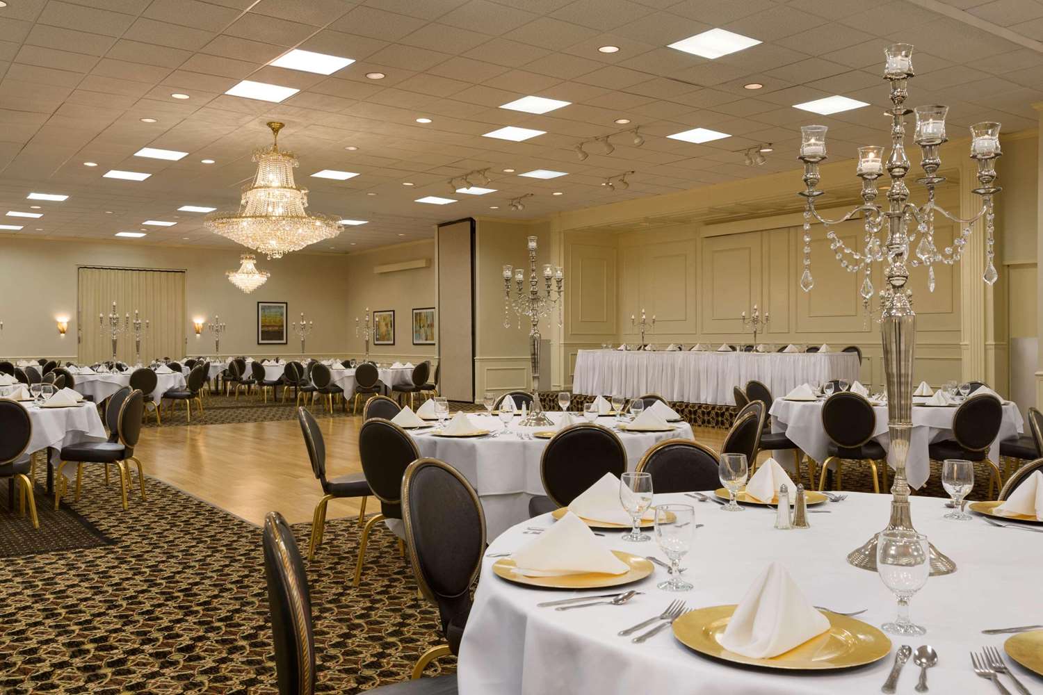 Park Inn by Radisson Sharon, PA 36/51
