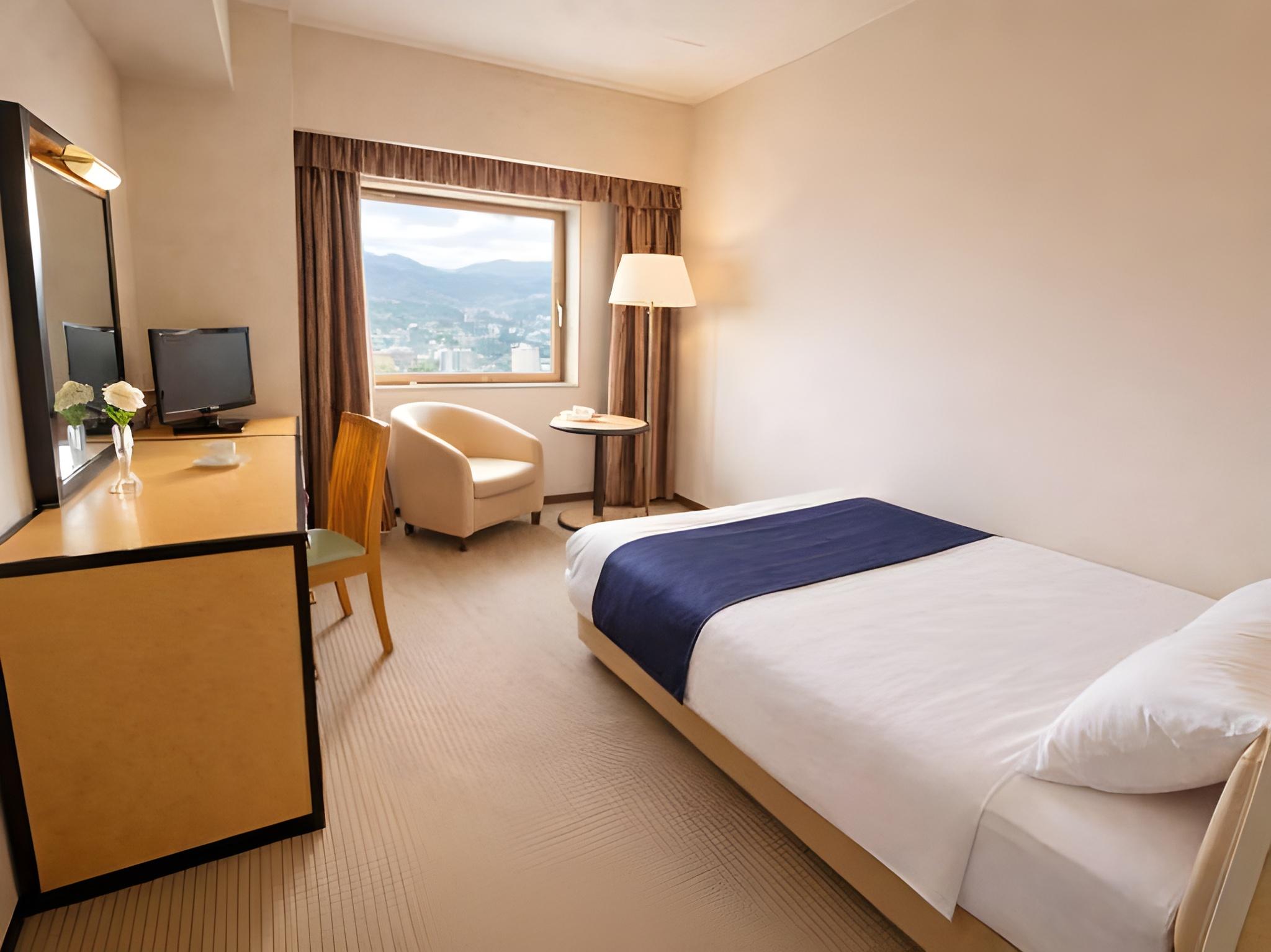 Semi Room, Single Bed, Semi Double Bed, Smoking
