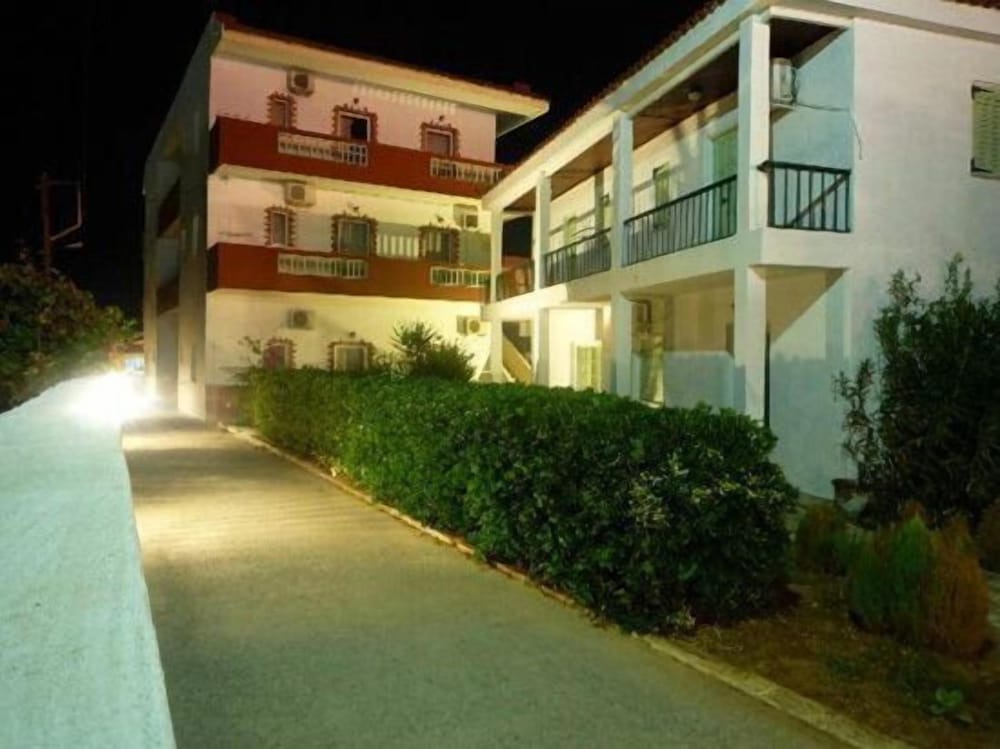 Haris Beach Apartments 29/31