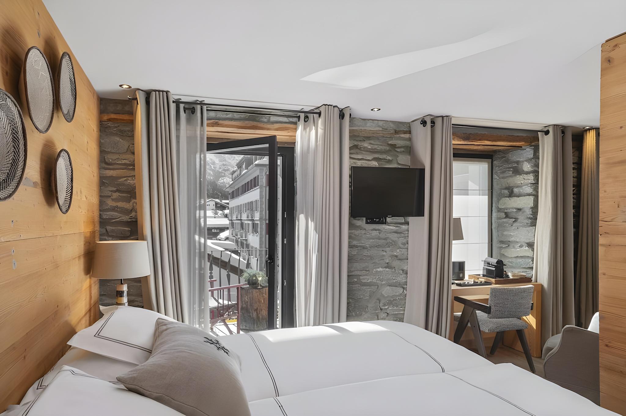 Unique Hotel Post 2/24