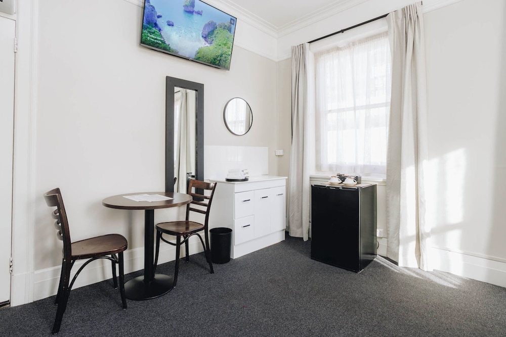 HOTEL GOSFORD 56/64