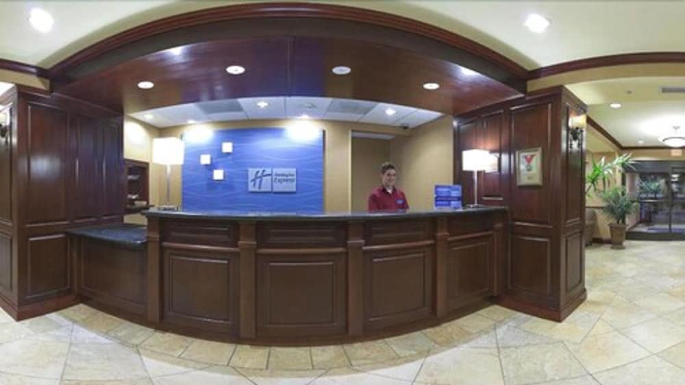 Holiday Inn Express Hotel Suites Bloomington 11/49
