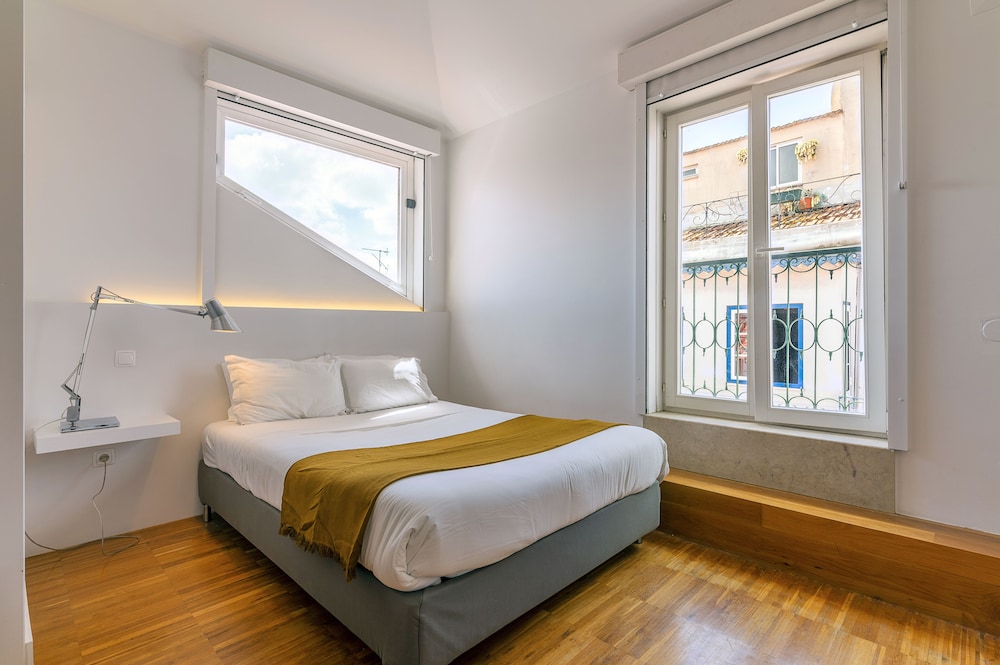City, Apartment, 1 Queen and 1 Double Bed