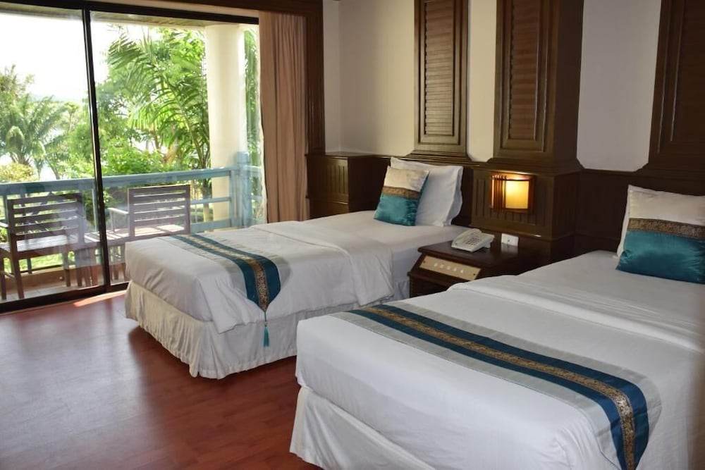 Phi Phi Island Cabana Hotel 28/69