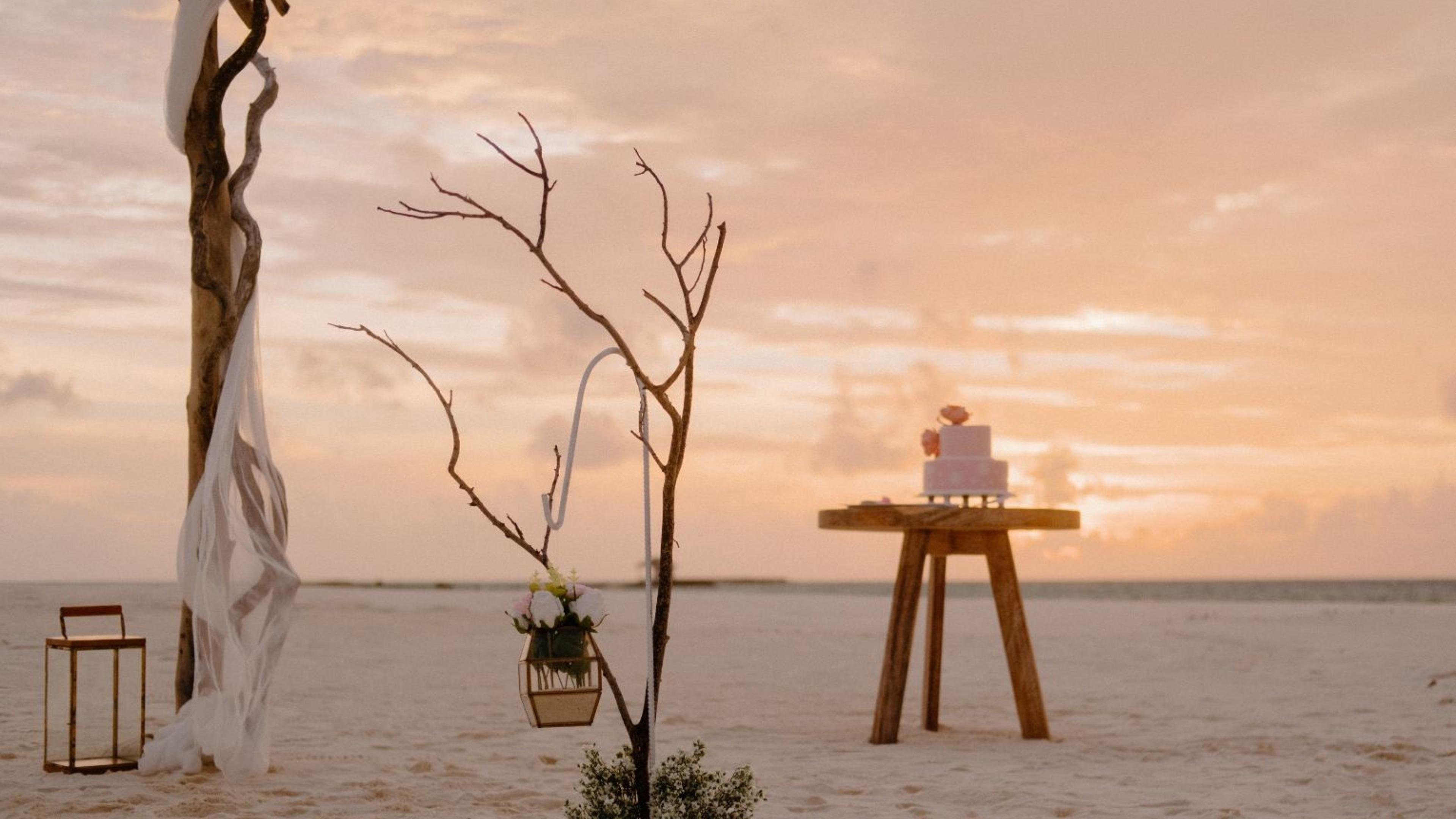 Intercontinental Hotels Maldives Maamunagau Resort 48/55