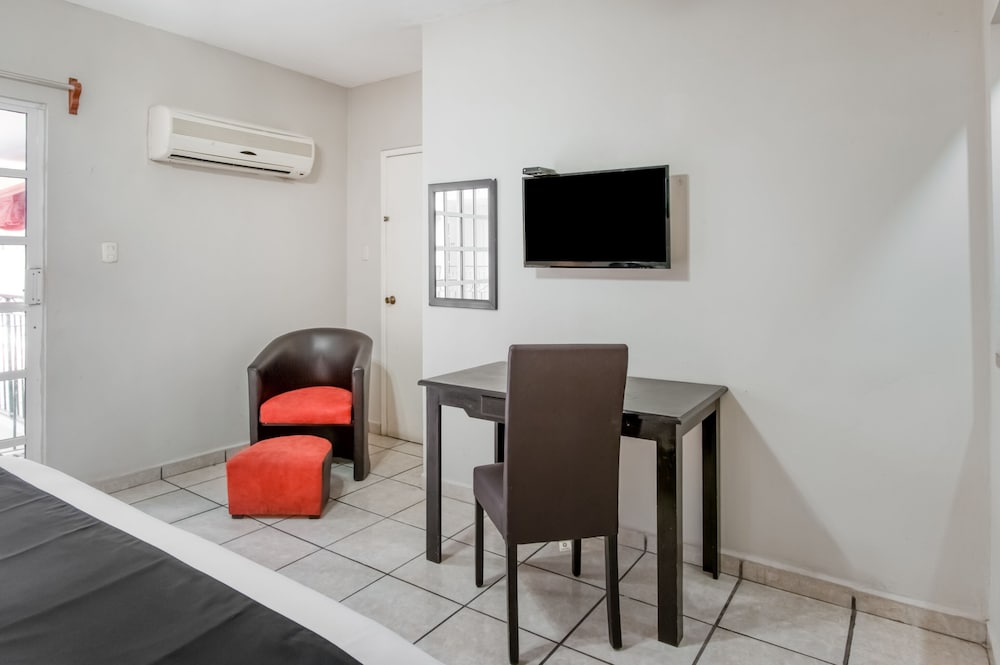Boca Inn Hotel &amp; Suites 51/66
